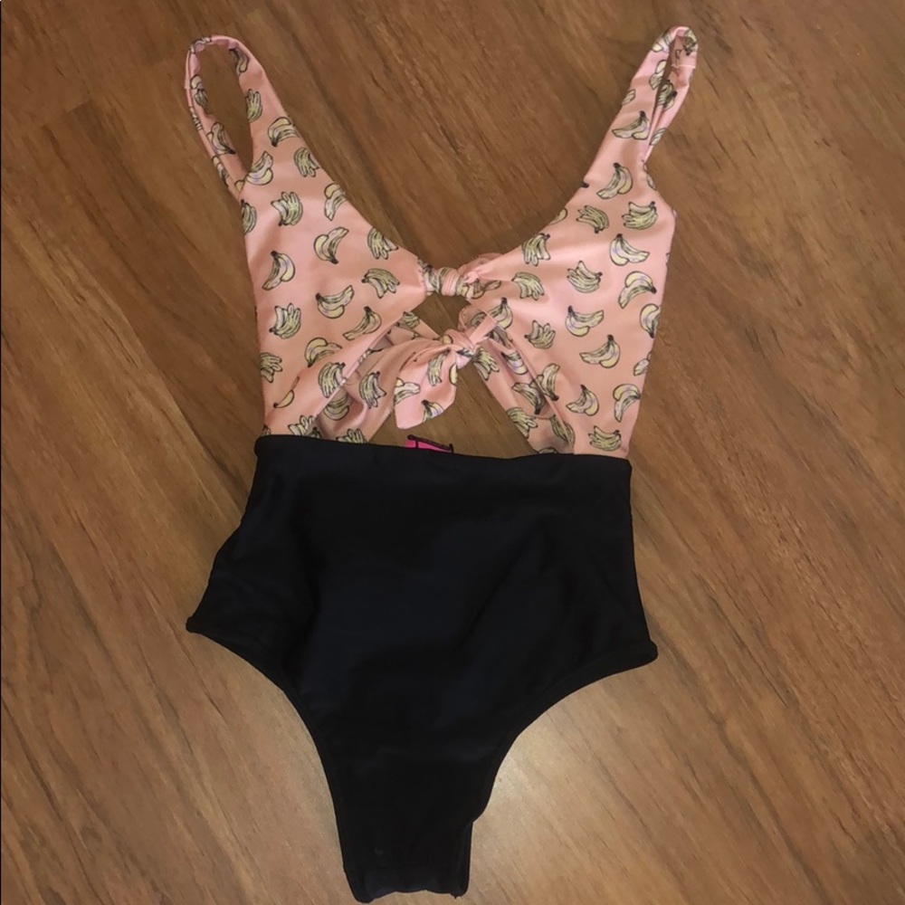 One piece swim